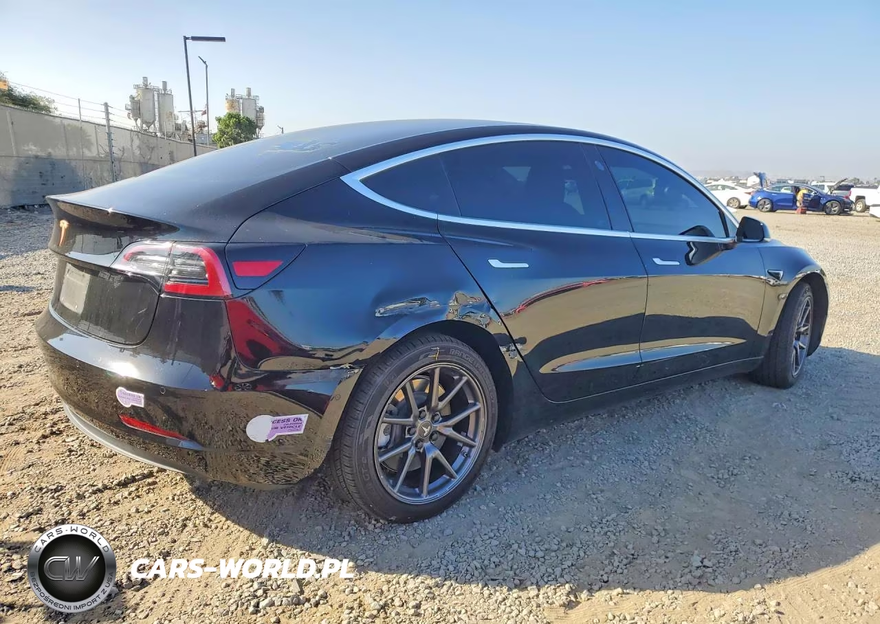 2018 Tesla Model 3 VIN:5YJ3E1EA6JF109135 - 3