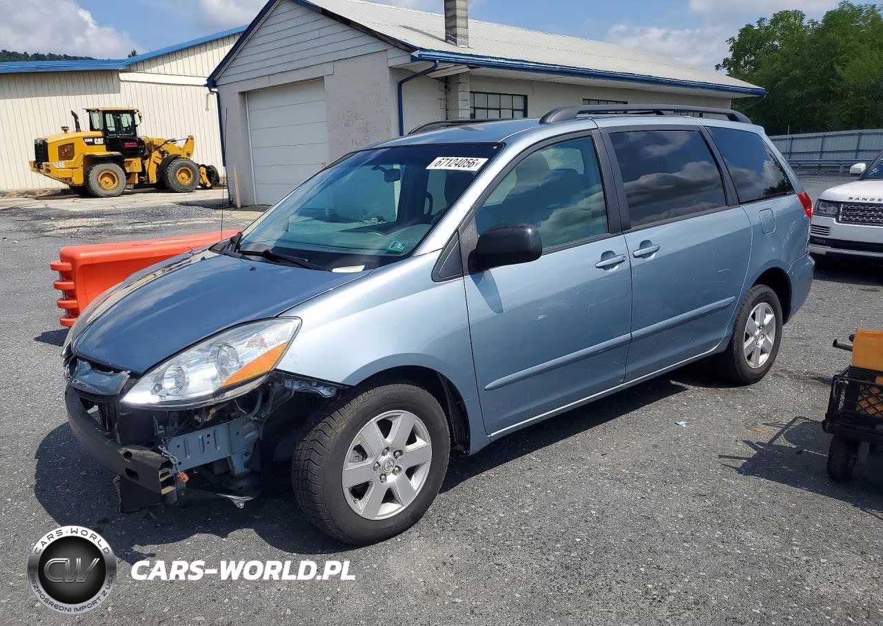 2010 Toyota Sienna Le 8-Passenger