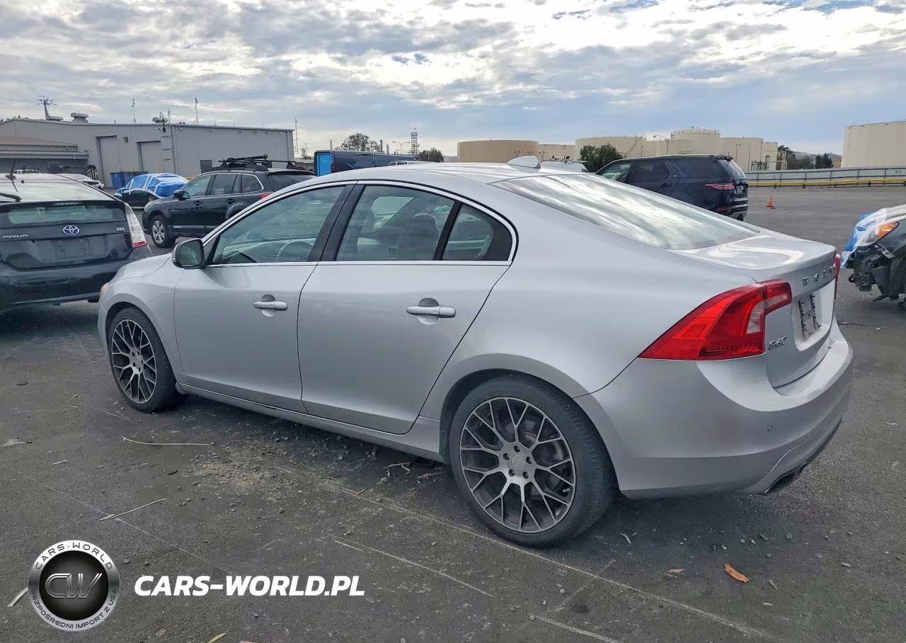 2015 Volvo S60 Platinum VIN:YV149MFM0F2336327 - 2