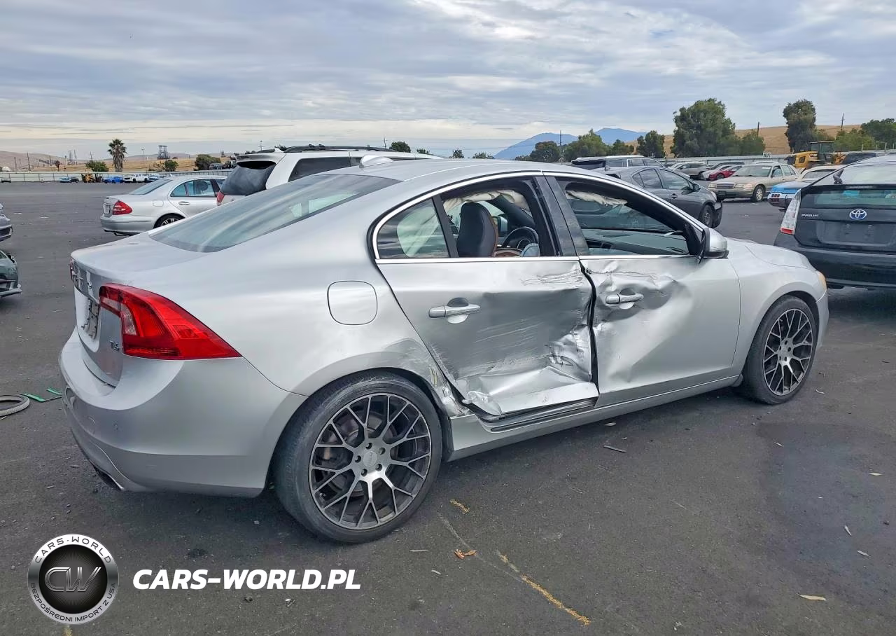 2015 Volvo S60 Platinum VIN:YV149MFM0F2336327 - 3