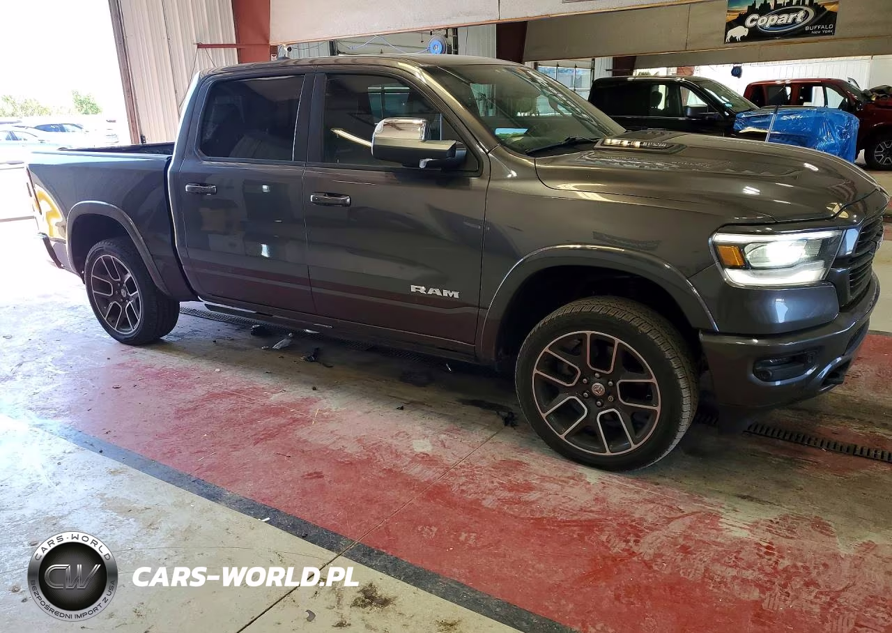 2019 Ram 1500 Laramie VIN:1C6SRFJT3KN807779 - 4