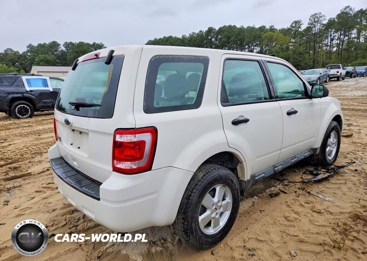 2010 Ford Escape Xls VIN:1FMCU9C77AKD04538 - 3