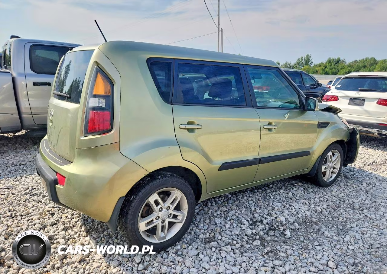 2011 Kia Soul + VIN:KNDJT2A26B7226691 - 3