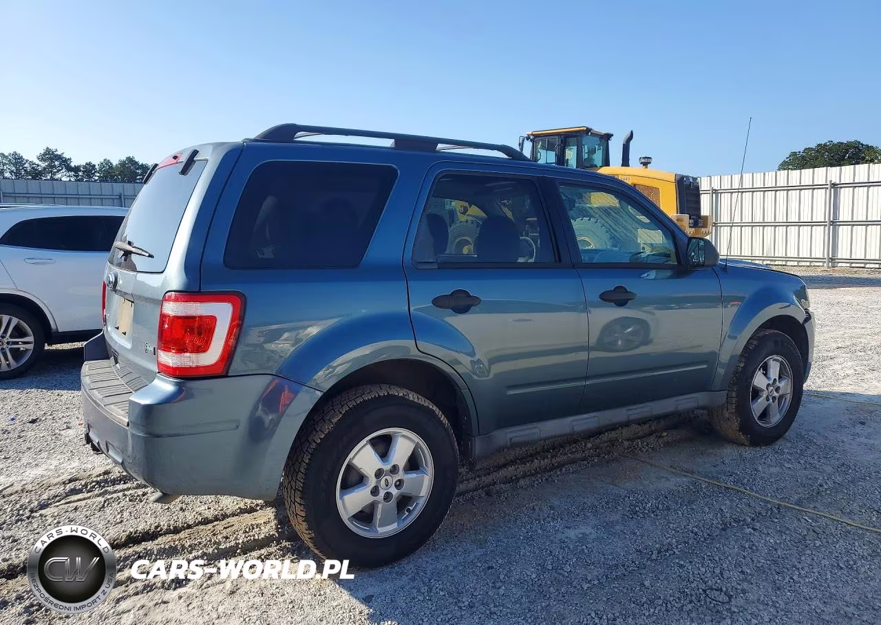 2010 Ford Escape Xlt VIN:1FMCU0DG3AKC63304 - 3