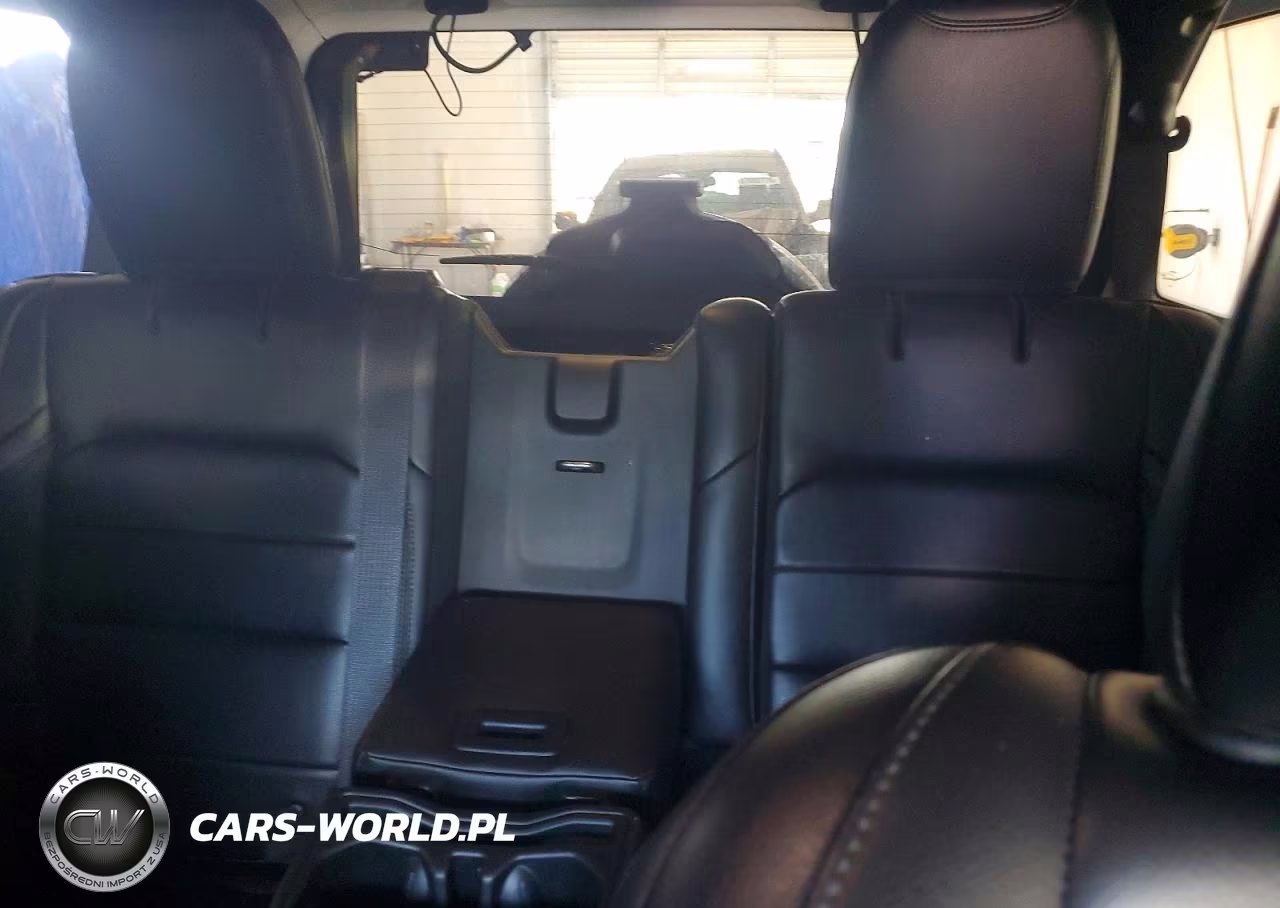 2018 Jeep Wrangler Unlimited Sahara VIN:1C4HJXEG0JW111368 - 10