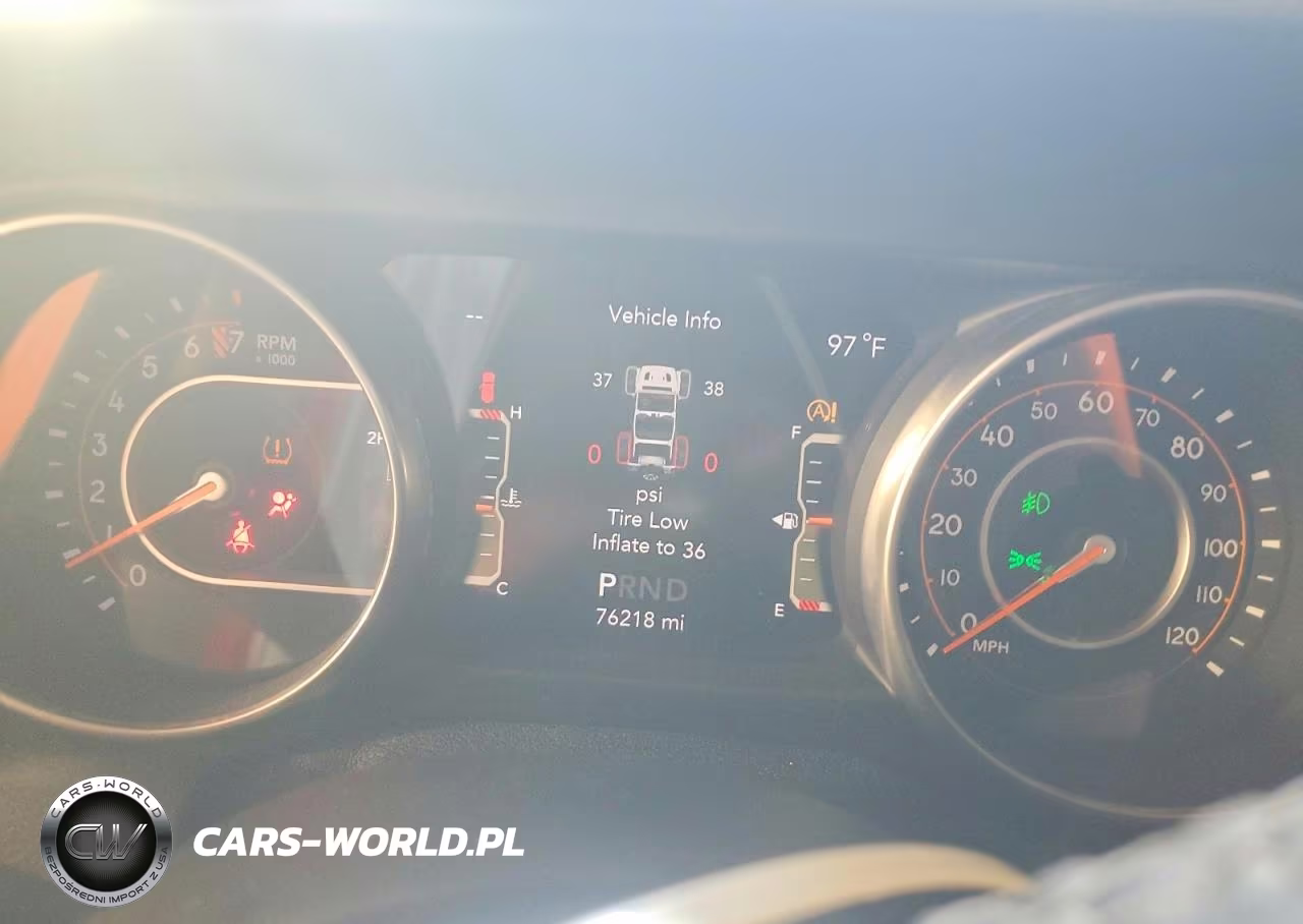 2018 Jeep Wrangler Unlimited Sahara VIN:1C4HJXEG0JW111368 - 9