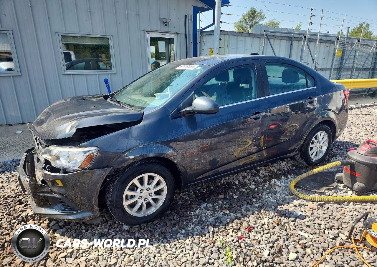 2018 Chevrolet Sonic Lt – zdjęcie 1 z 12
