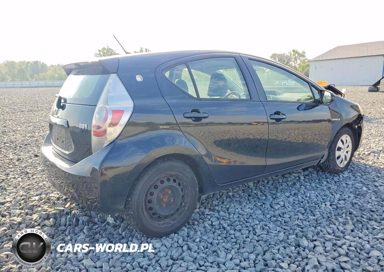 2014 Toyota Prius C Two VIN:JTDKDTB31E1071456 - 3