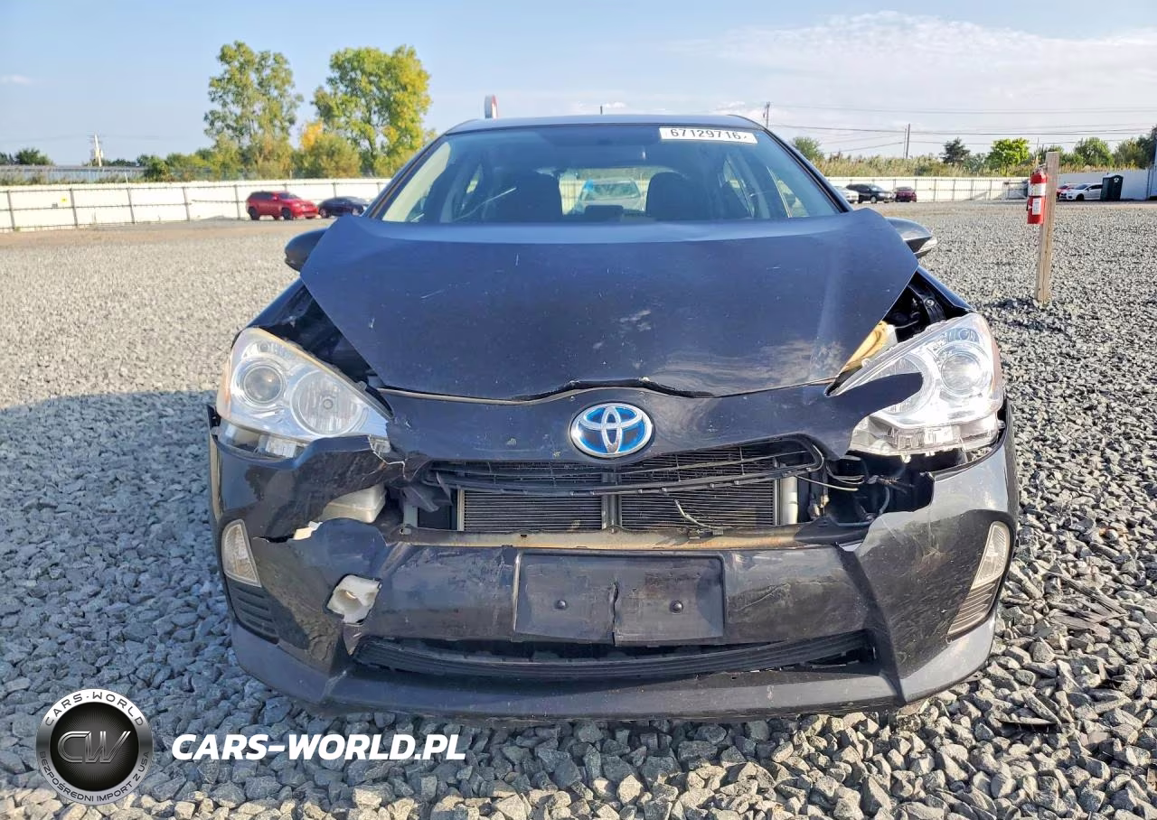 2014 Toyota Prius C Two VIN:JTDKDTB31E1071456 - 5