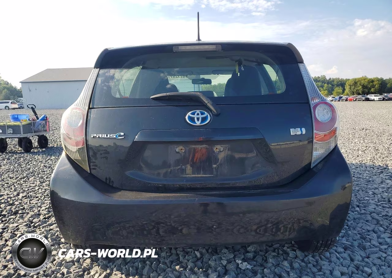 2014 Toyota Prius C Two VIN:JTDKDTB31E1071456 - 6