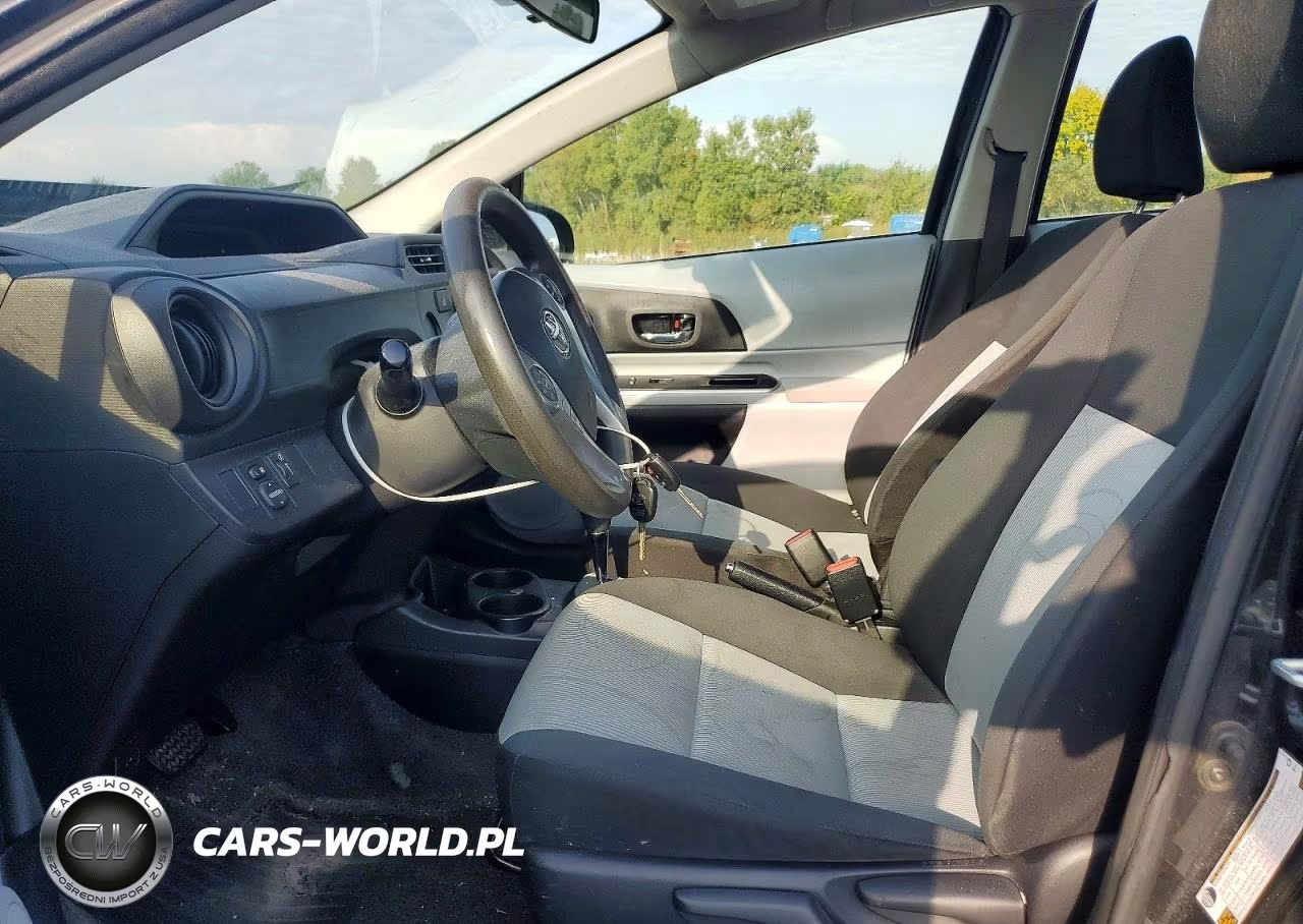 2014 Toyota Prius C Two VIN:JTDKDTB31E1071456 - 7