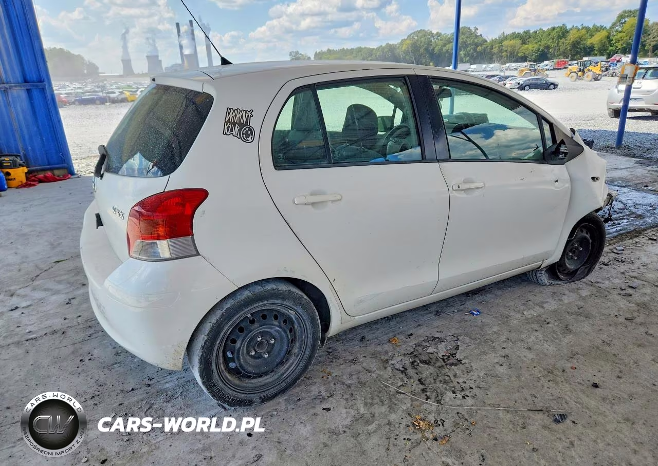2011 Toyota Yaris Base VIN:JTDKT4K35B5338451 - 3