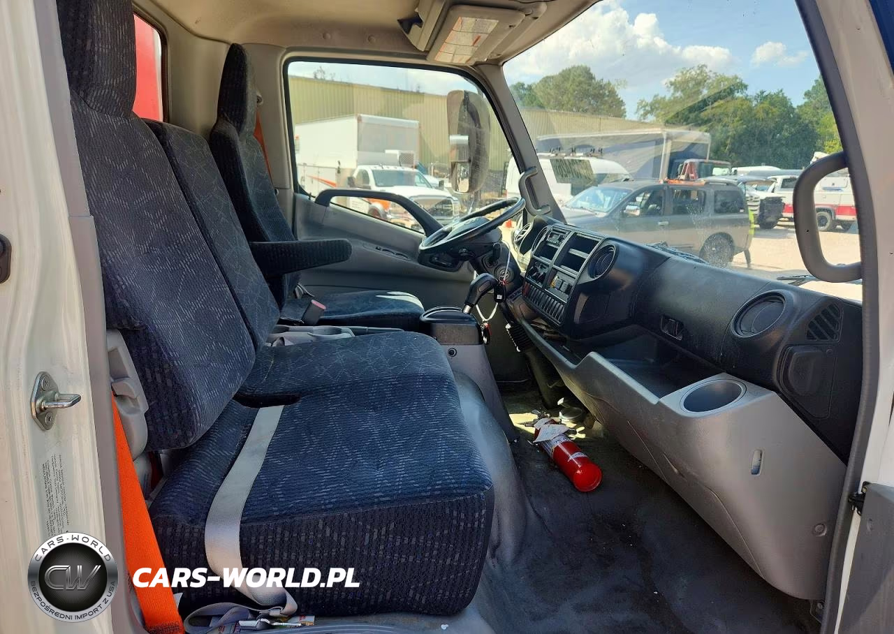 2020 Hino 195 Box Truck VIN:JHHSDM2H0LK012839 - 11
