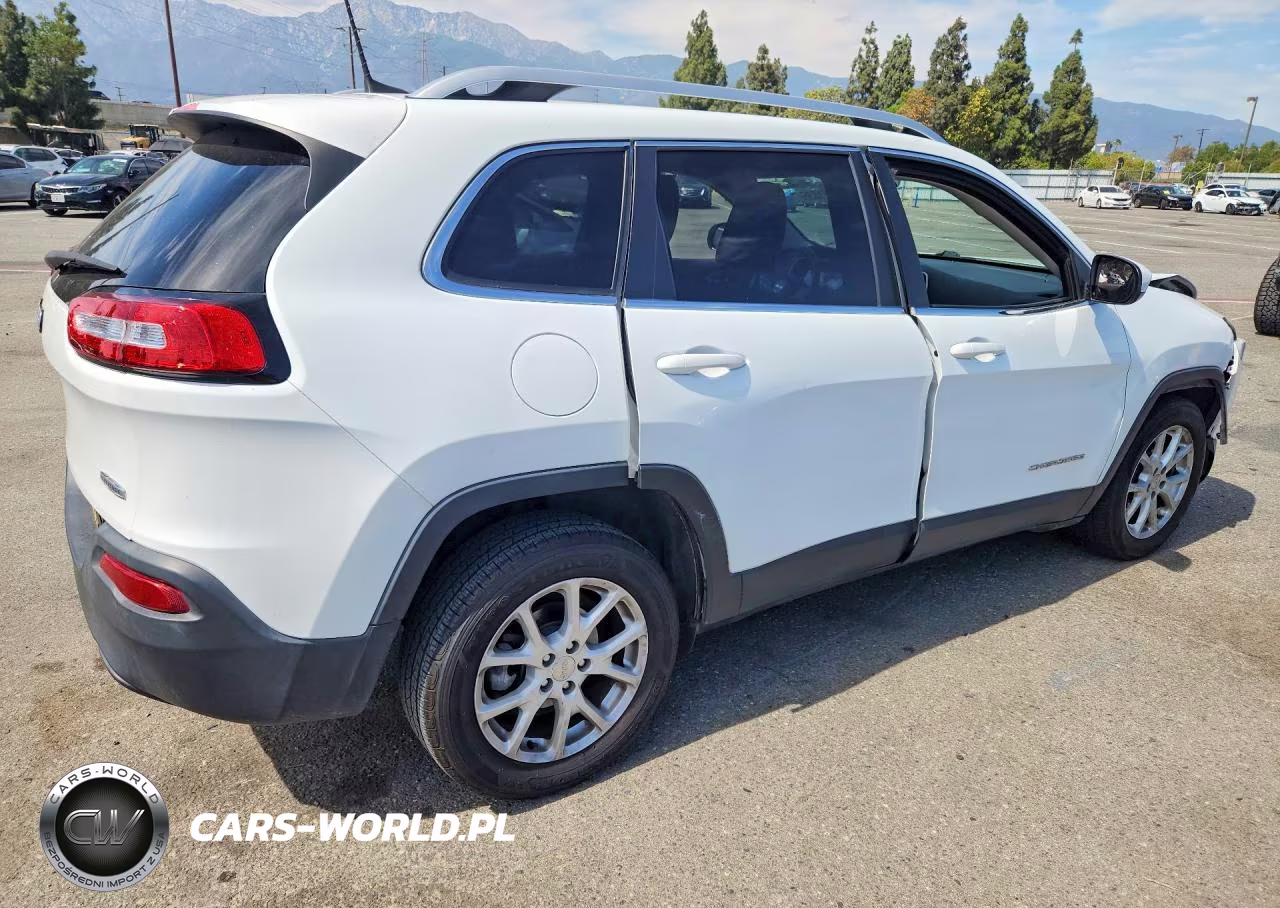 2017 Jeep Cherokee Latitude VIN:1C4PJLCB5HW668251 - 3