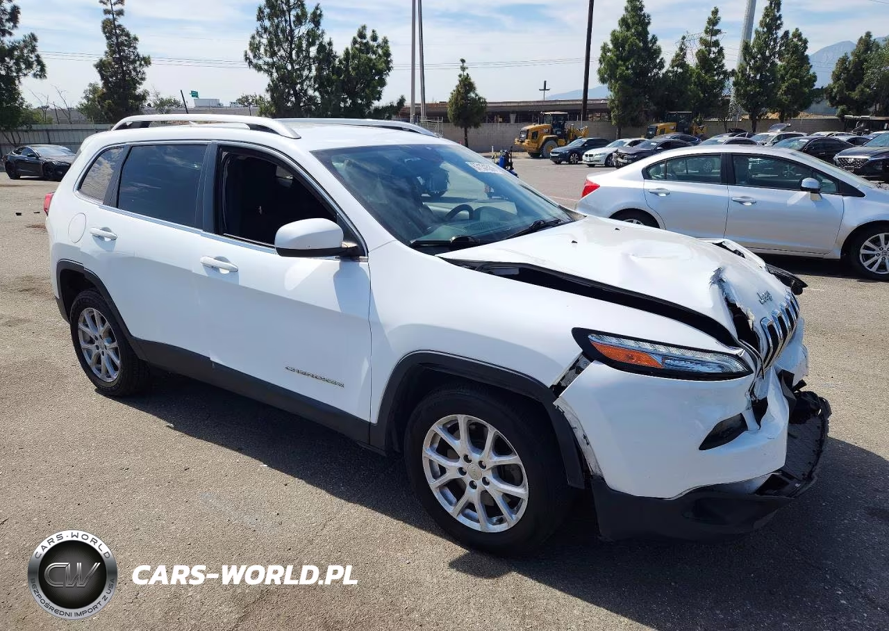 2017 Jeep Cherokee Latitude VIN:1C4PJLCB5HW668251 - 4