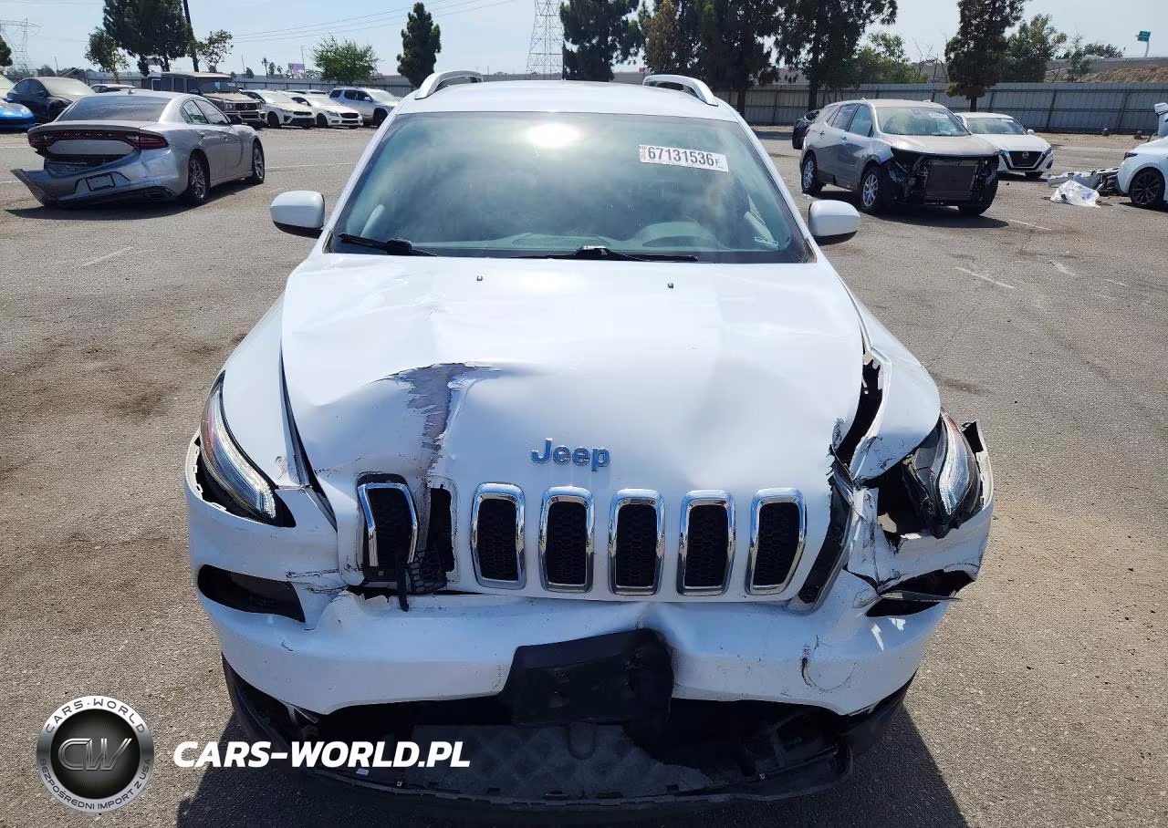 2017 Jeep Cherokee Latitude VIN:1C4PJLCB5HW668251 - 5