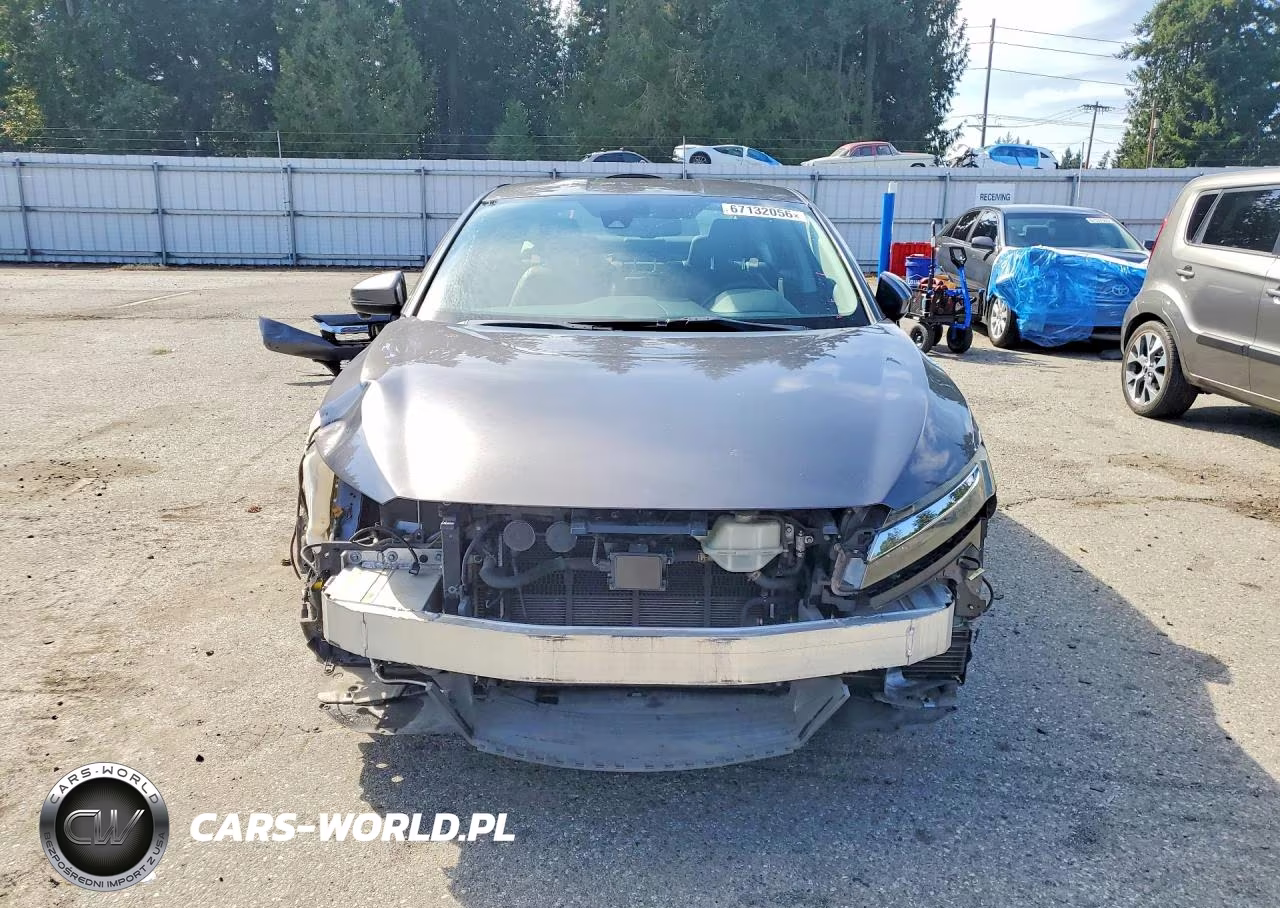 2018 Honda Clarity Touring VIN:JHMZC5F37JC004932 - 5