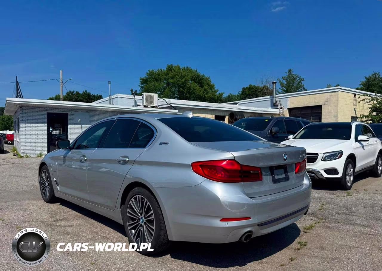 2018 BMW 530Xe VIN:WBAJB1C56JB084145 - 3