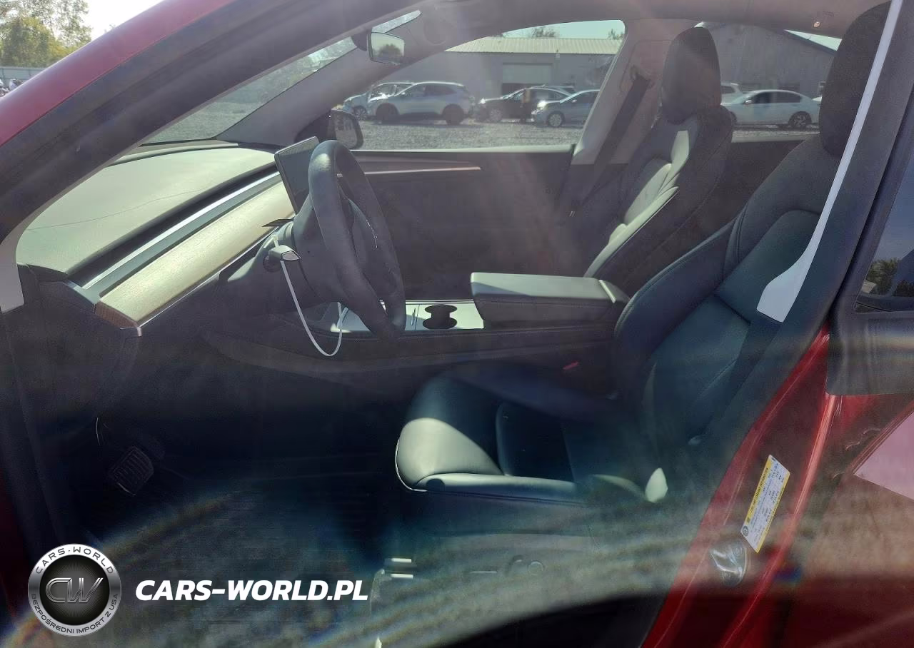2025 Tesla Model Y VIN:7SAYGDEE4SF264047 - 7