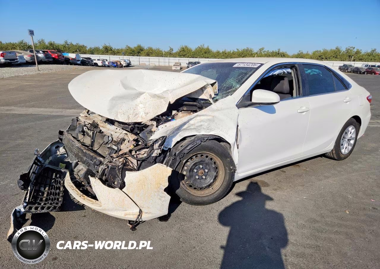 2016 Toyota Camry Le – zdjęcie 1 z 12