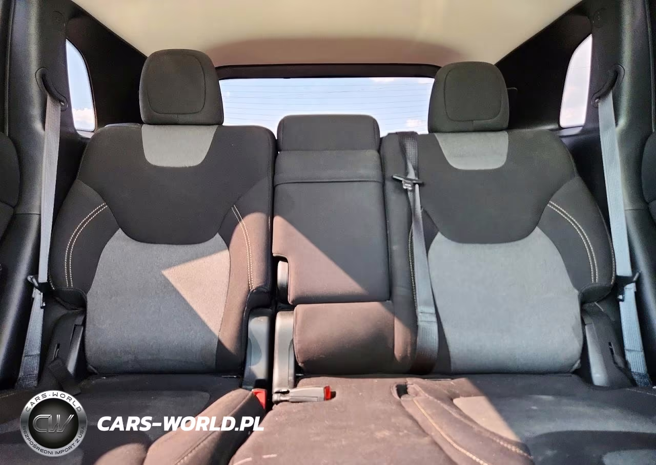 2018 Jeep Cherokee Latitude VIN:1C4PJLCB8JD605209 - 10
