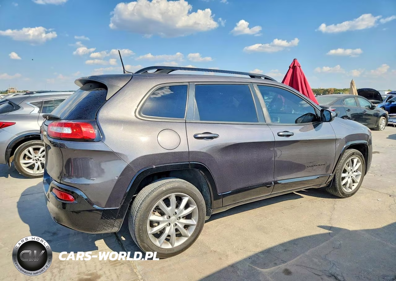 2018 Jeep Cherokee Latitude VIN:1C4PJLCB8JD605209 - 3