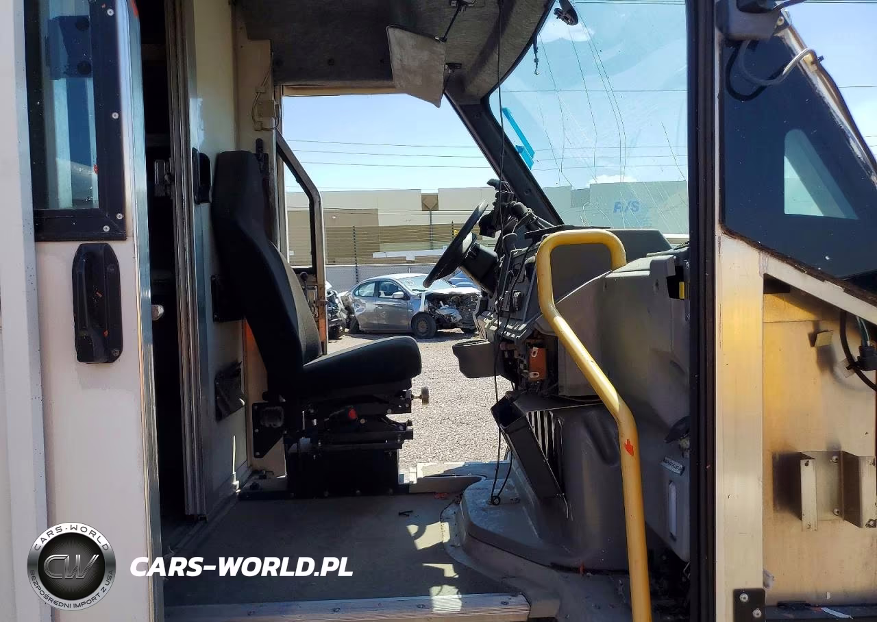 2018 Isuzu Npr VIN:JALB4T174J7W01459 - 11