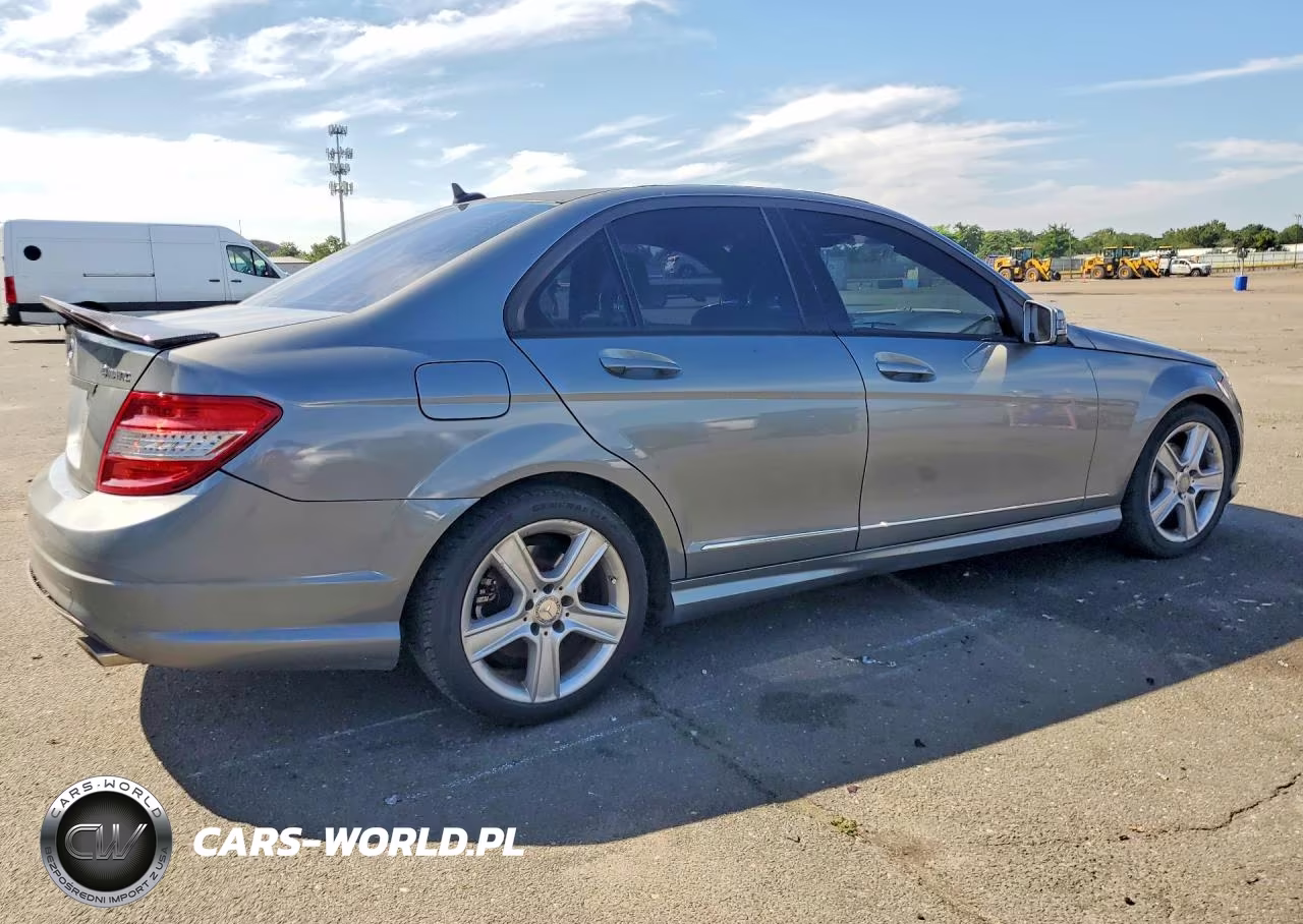 2011 Mercedes-Benz C 300 4Matic VIN:WDDGF8BB6BR148751 - 3