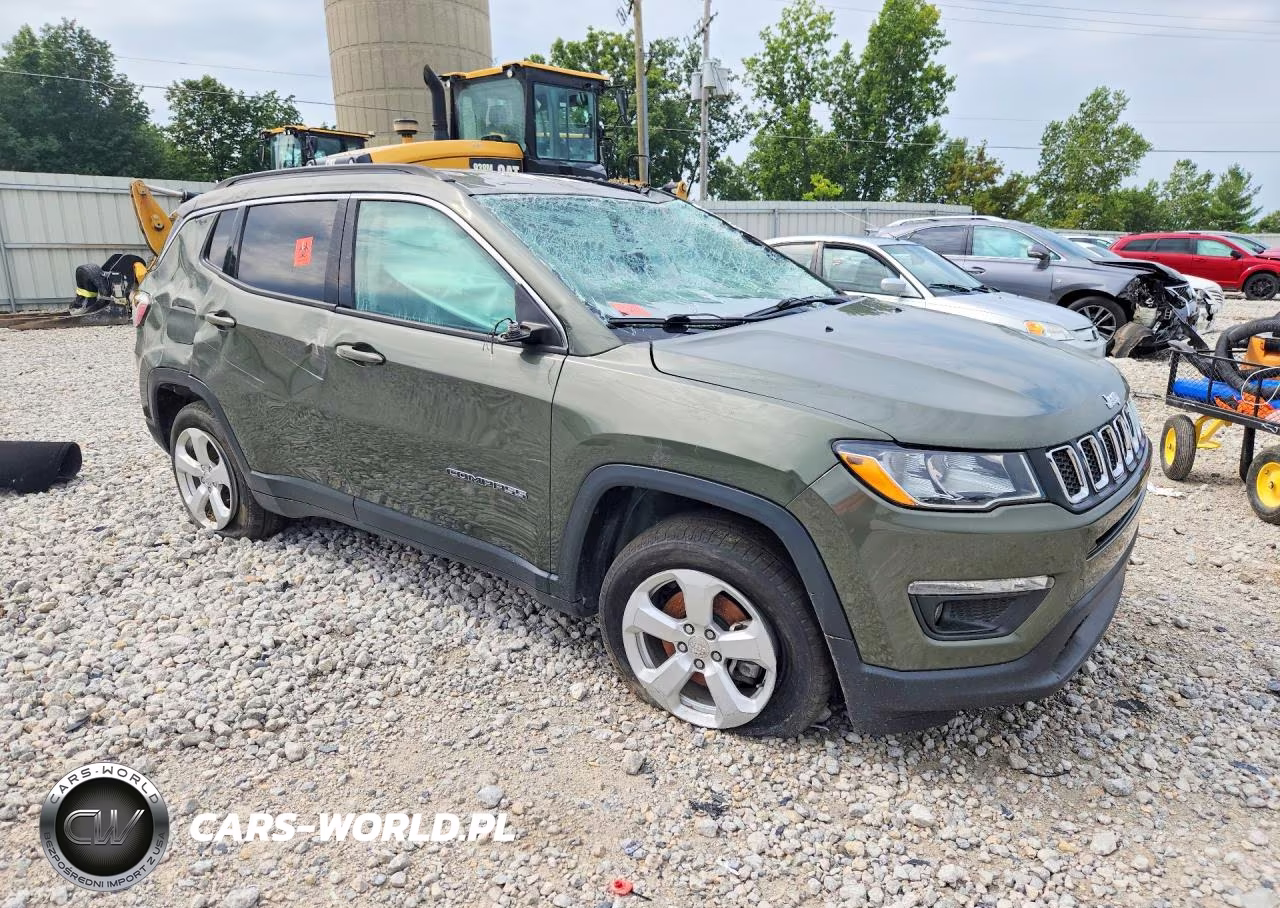2018 Jeep Compass Latitude VIN:3C4NJDBB0JT223460 - 4