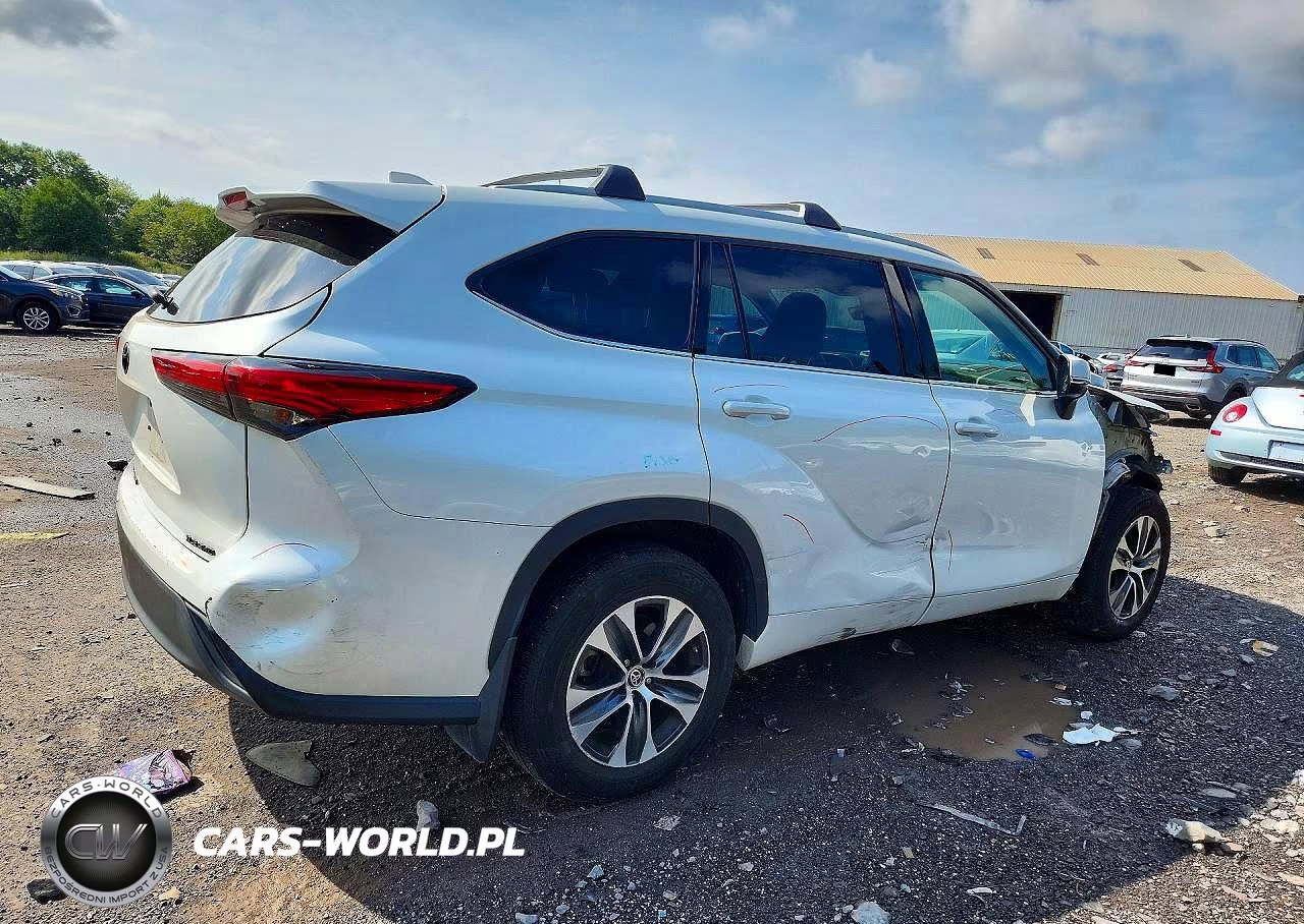 2022 Toyota Highlander Xle VIN:5TDGZRBH2NS560599 - 3