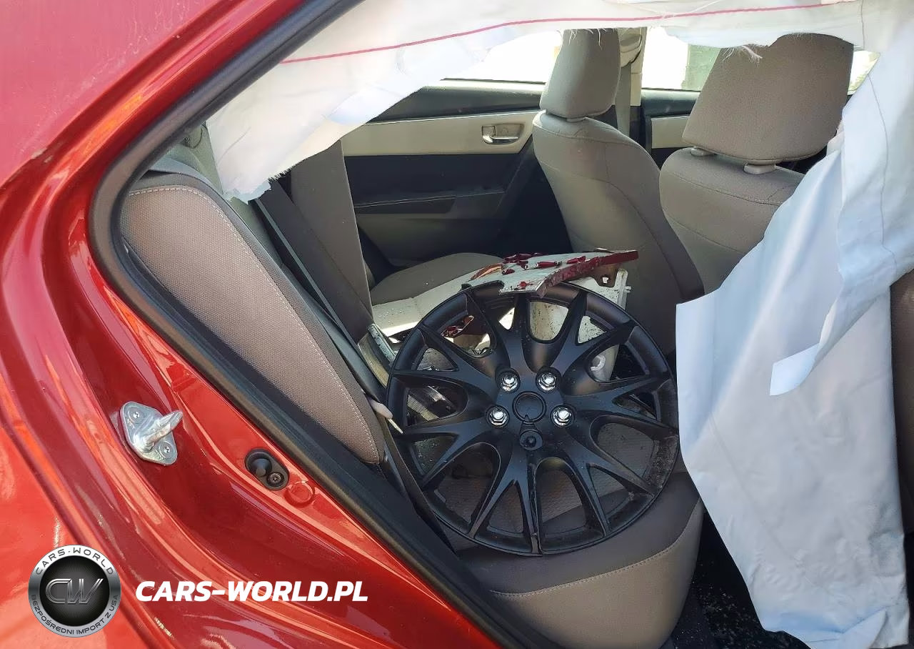 2018 Toyota Corolla Le VIN:5YFBURHE6JP832354 - 10
