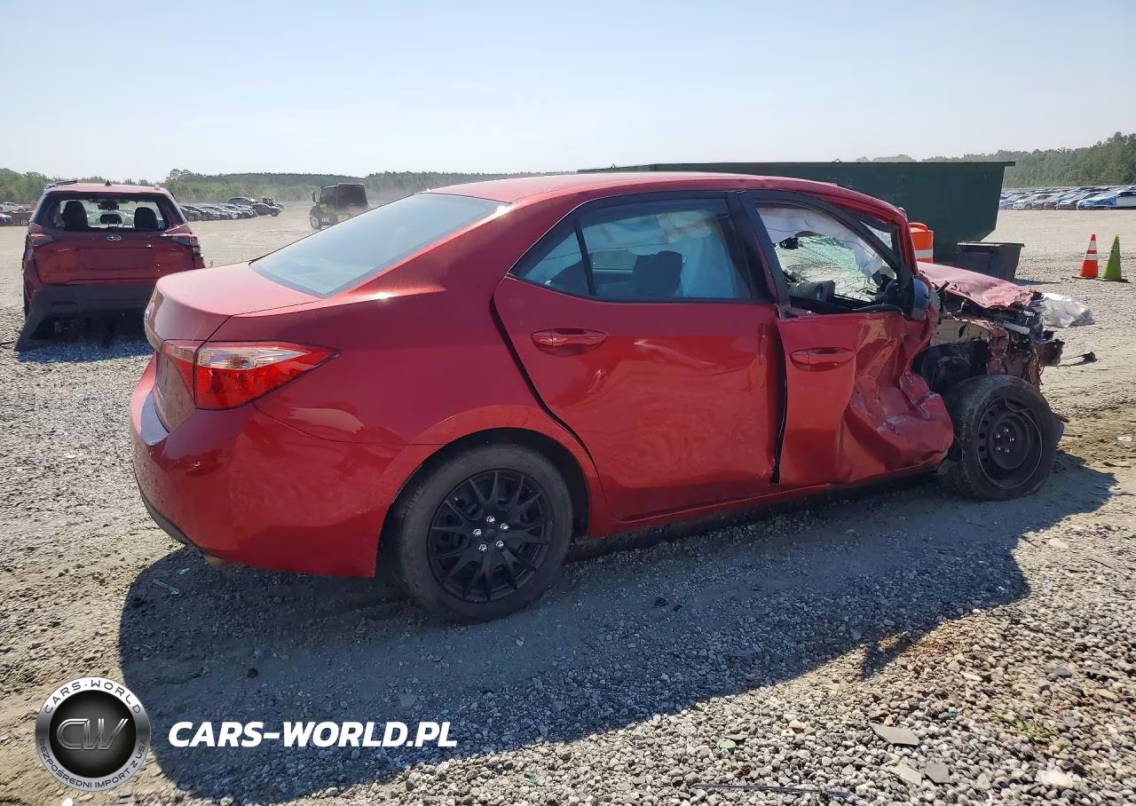 2018 Toyota Corolla Le VIN:5YFBURHE6JP832354 - 3