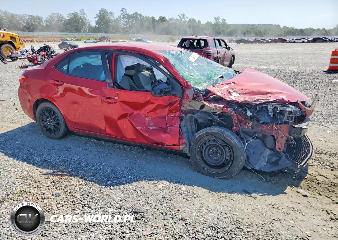 2018 Toyota Corolla Le VIN:5YFBURHE6JP832354 - 4