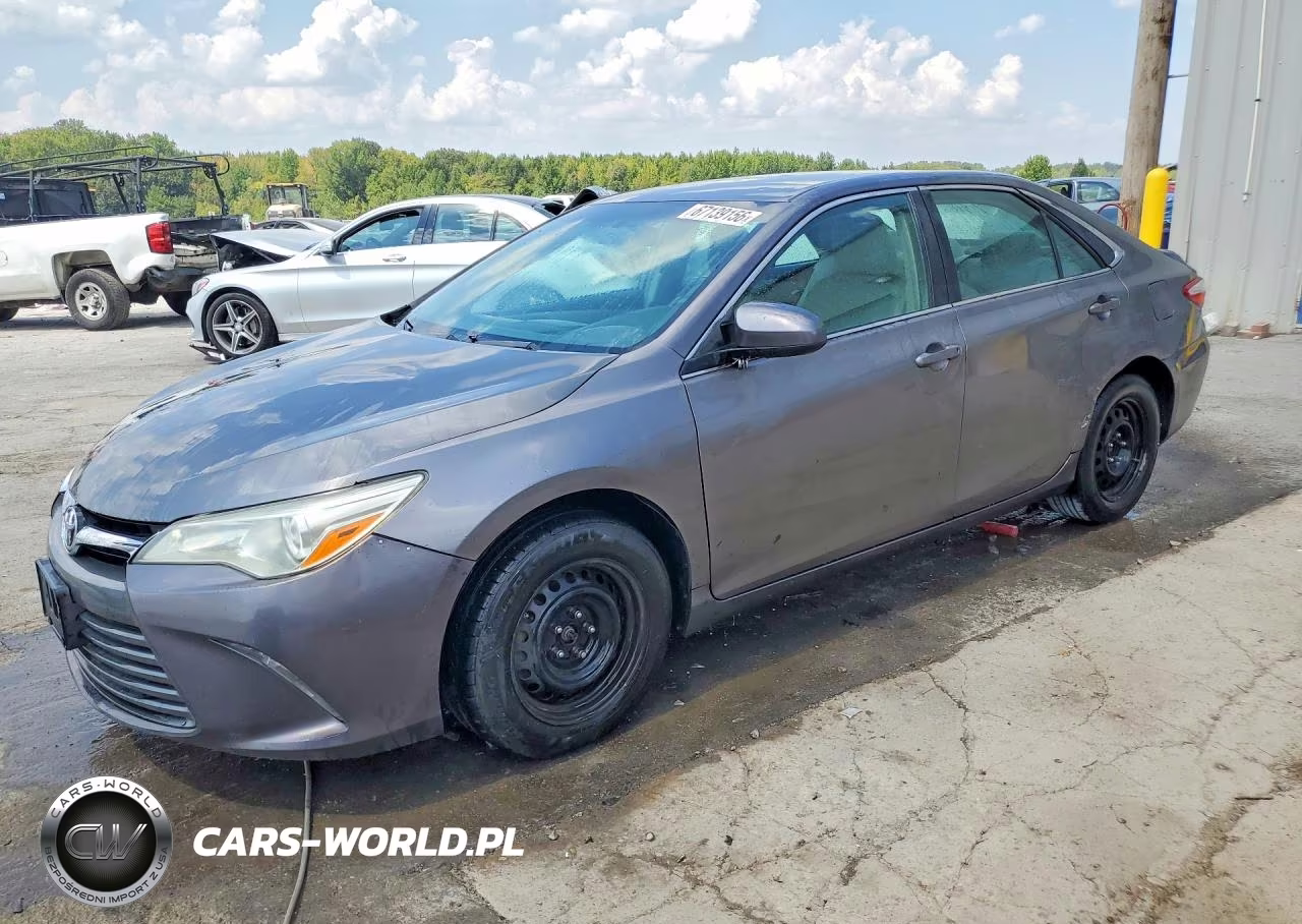 2015 Toyota Camry Le – zdjęcie 1 z 12