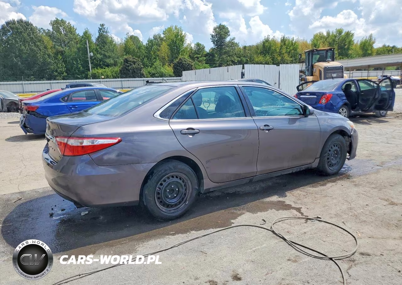 2015 Toyota Camry Le VIN:4T4BF1FK6FR460093 - 3