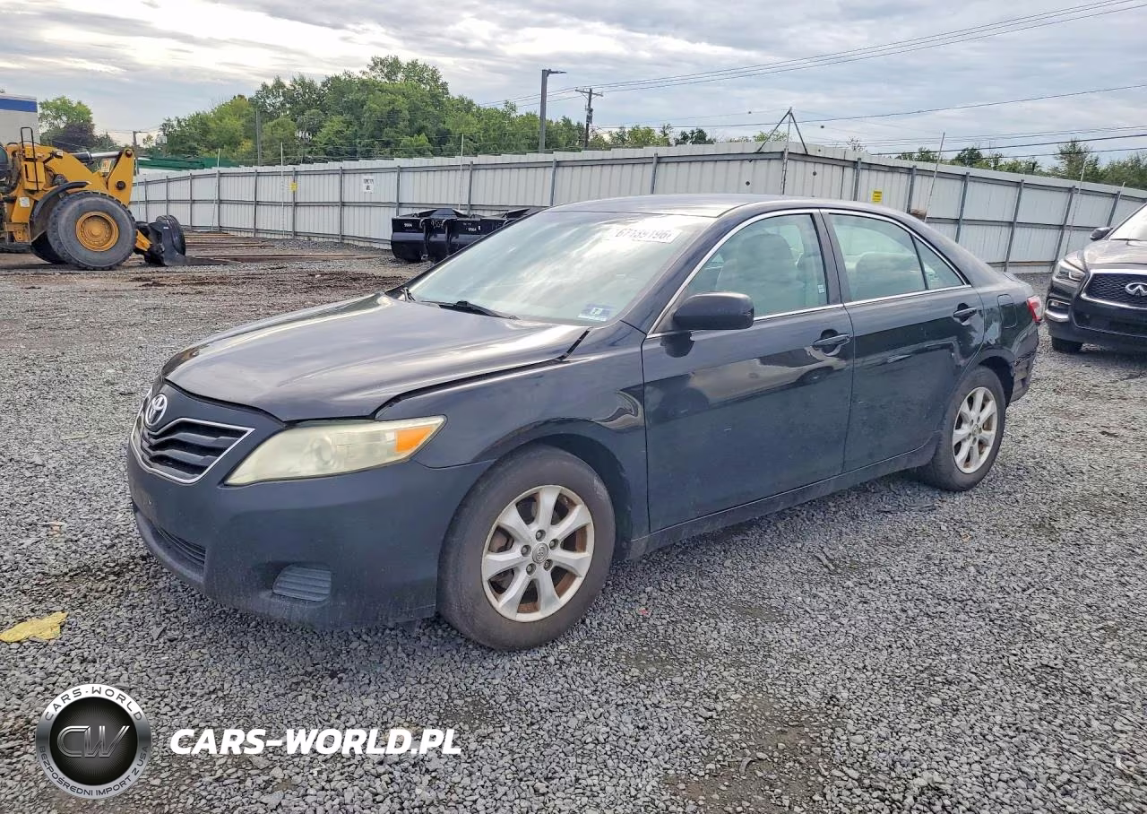 2011 Toyota Camry Le – zdjęcie 1 z 13