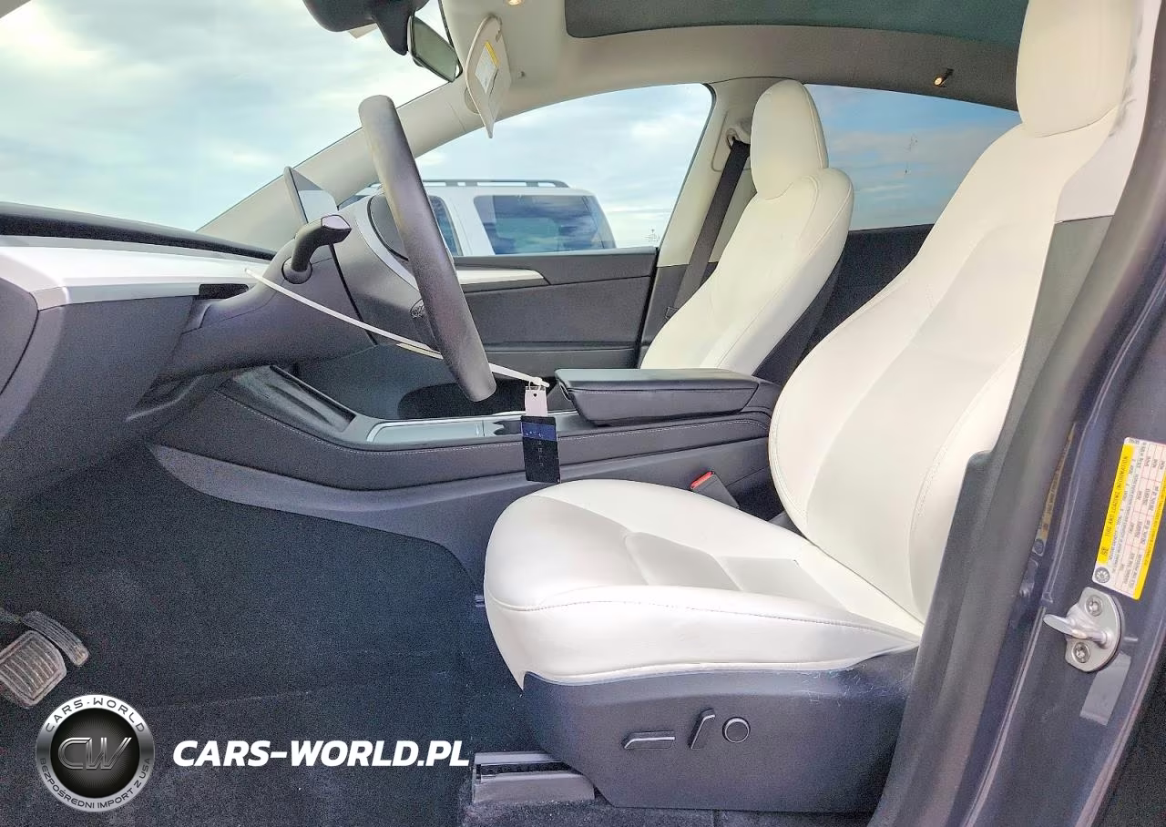 2023 Tesla Model Y VIN:7SAYGDEE0PA205789 - 7