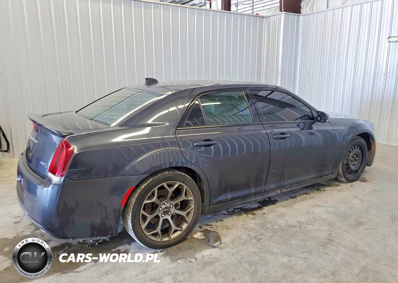 2018 Chrysler 300 S VIN:2C3CCABG8JH269546 - 3