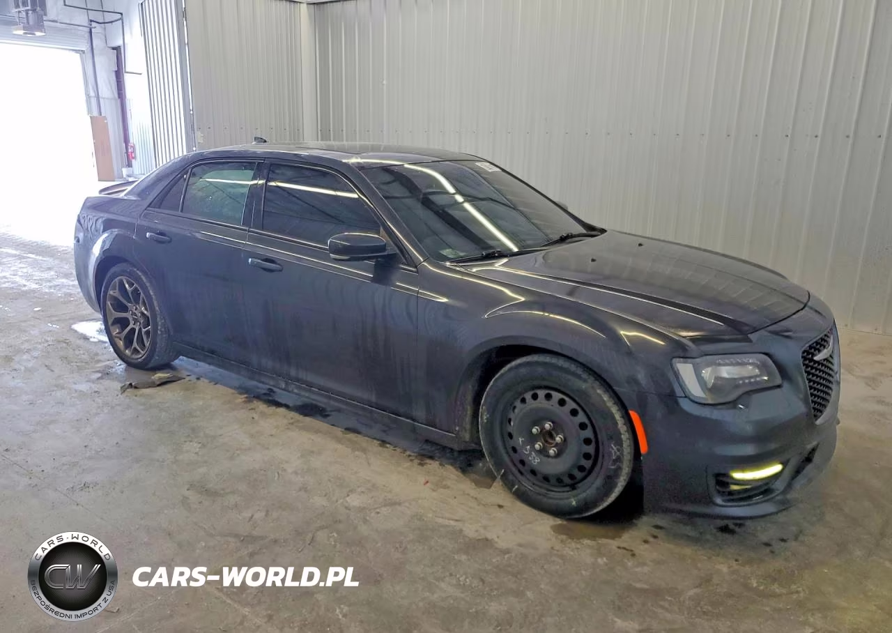 2018 Chrysler 300 S VIN:2C3CCABG8JH269546 - 4