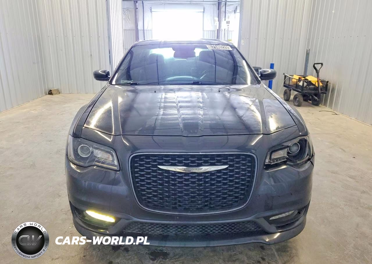 2018 Chrysler 300 S VIN:2C3CCABG8JH269546 - 5