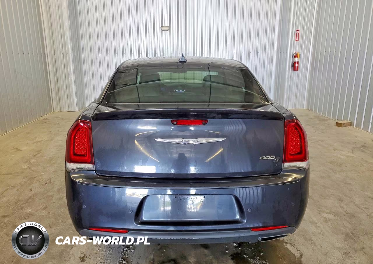 2018 Chrysler 300 S VIN:2C3CCABG8JH269546 - 6