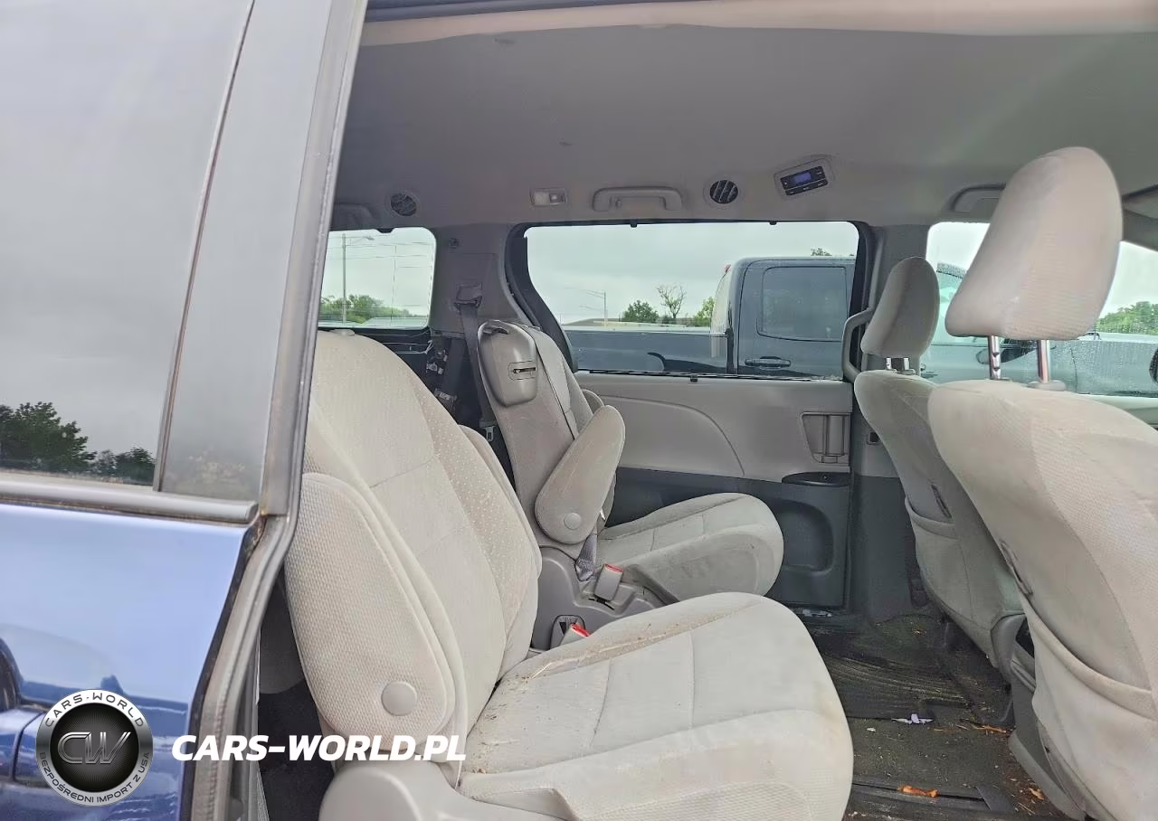 2018 Toyota Sienna Le VIN:5TDKZ3DC6JS941178 - 11