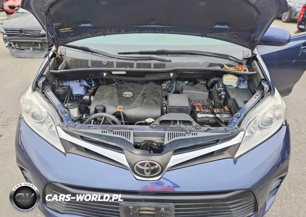 2018 Toyota Sienna Le VIN:5TDKZ3DC6JS941178 - 12