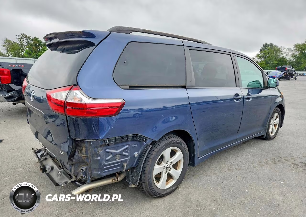 2018 Toyota Sienna Le VIN:5TDKZ3DC6JS941178 - 3