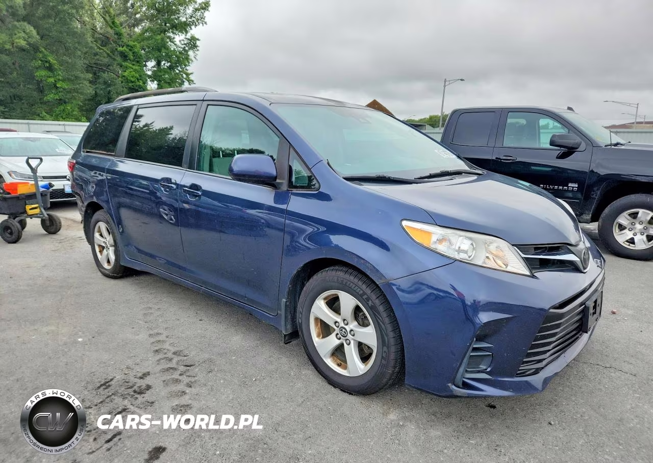2018 Toyota Sienna Le VIN:5TDKZ3DC6JS941178 - 4