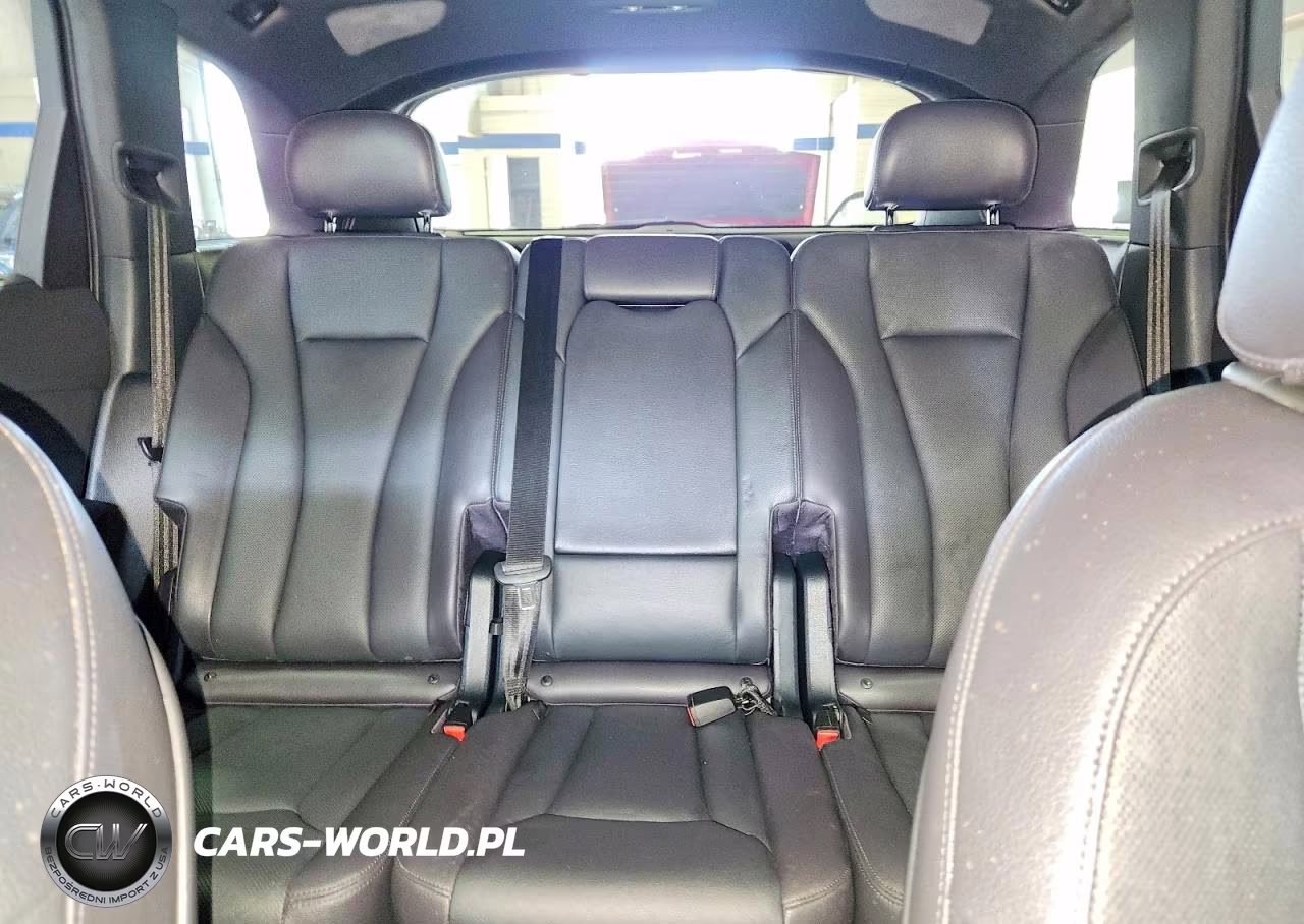 2017 Audi Q7 Premium Plus VIN:WA1LAAF70HD005332 - 10