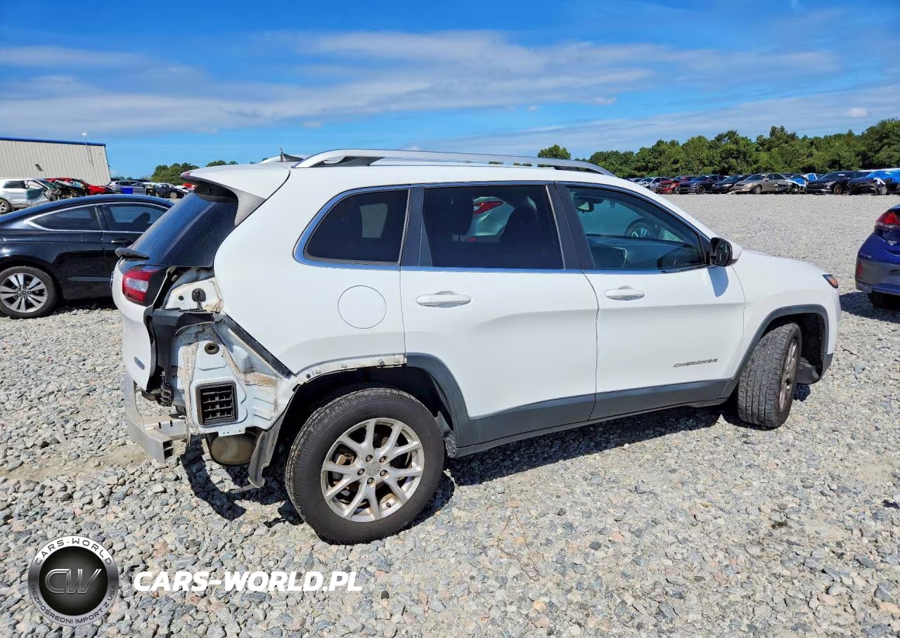 2015 Jeep Cherokee Latitude VIN:1C4PJLCB0FW771073 - 3