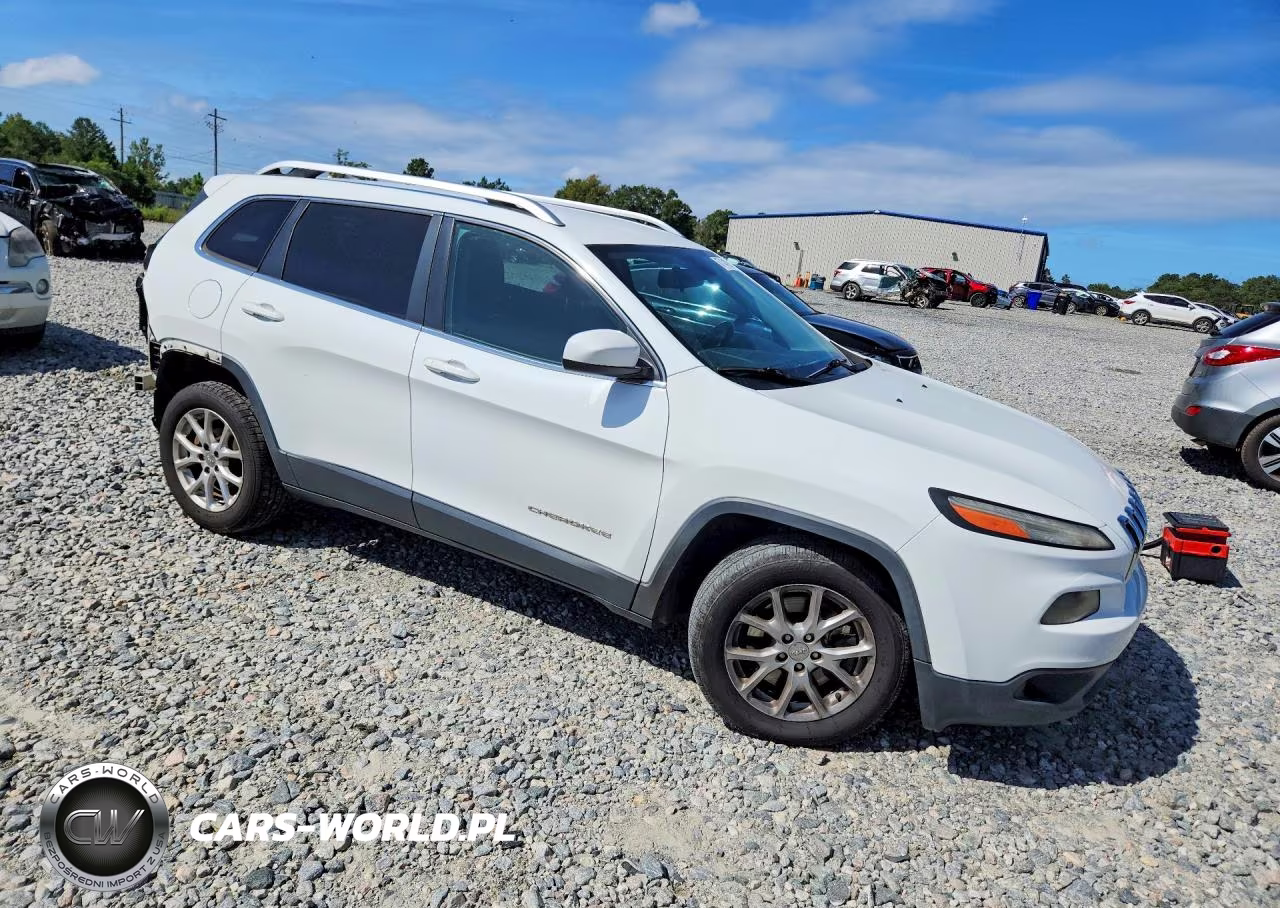 2015 Jeep Cherokee Latitude VIN:1C4PJLCB0FW771073 - 4