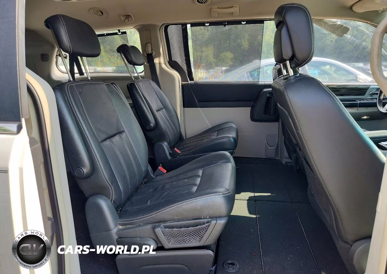 2010 Chrysler Town & Country Touring Plus VIN:2A4RR8DXXAR366715 - 11