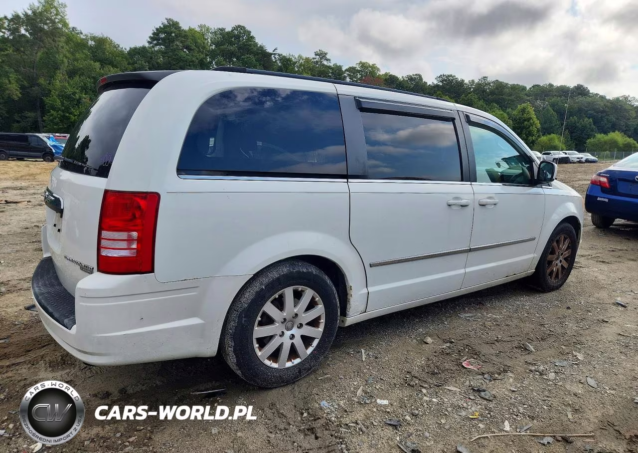 2010 Chrysler Town & Country Touring Plus VIN:2A4RR8DXXAR366715 - 3